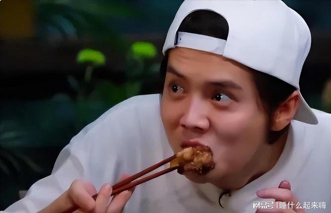 开了黄磊的“虚假人设”难怪贾冰越来越红麻将胡了试玩网站免费沈腾一句话彻底揭(图3)