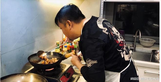 开了黄磊的“虚假人设”难怪贾冰越来越红麻将胡了试玩网站免费沈腾一句话彻底揭(图26)